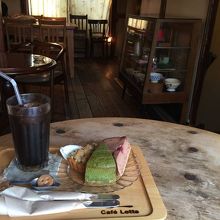 2F席。ケーキセット。アイスコーヒー