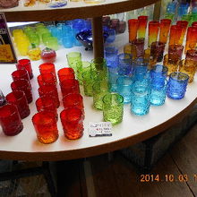 琉球ガラスは色あいが綺麗ですね。