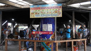 琉球ガラスは色あいが綺麗ですね。