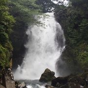 落差26m・幅11mの直瀑です！『奈曽の白滝』