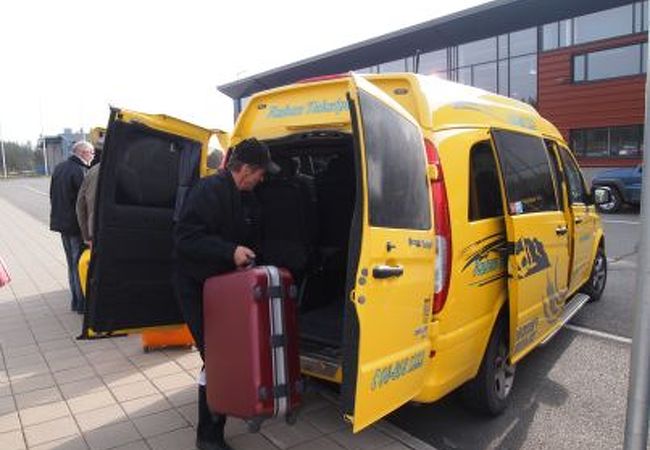 バスもないのでタクシーを使う