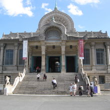 石造りのりっぱな建物