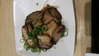 夜は飲み屋的利用が多いJR浜松駅ナカのラーメン屋