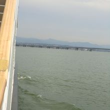 近江大橋に向かって航海中。