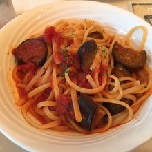 パスタは、リングイーネ、ナスのトマトソース