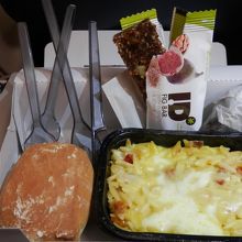 ＢＯＸ機内食の中身