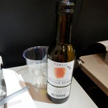 ワインは小瓶です