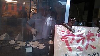 焼きたてのせんべい