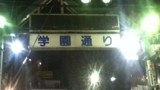 夕方は駅方向の人と買い物客で混雑