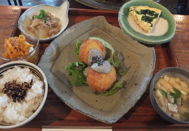 田園風景に溶け込むアートなカフェ♪