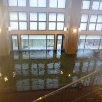 階段をおりていきます。