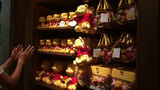 ハニーハントの隣。プーさんの専門ショップ