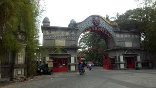 公園の雰囲気ではない