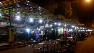 路上のフードコート