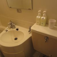 左に見えているのがバスタブ