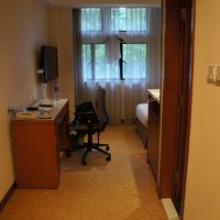 部屋は広い。