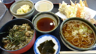 関の里は平日の昼時結構賑わってます