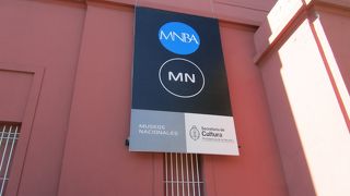 たくさんの美術品が展示されています。