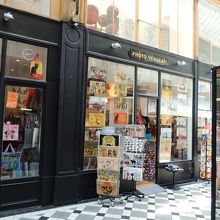 パッサージュの中にあります