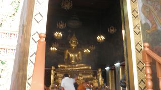 黄金色の仏像