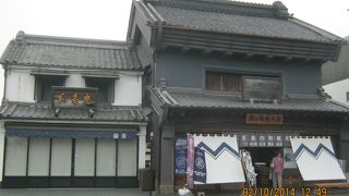 観光案内とお土産をおいています。