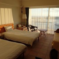 ベランダ付きの少し広めの部屋。