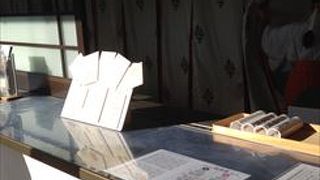 ここの御朱印は、書いて頂く方の筆がさらさらと書いている姿を見ているだけで、字がうまくなりたいなと思うぐらい、サラサラ感がたっぷりで、ぜひ、一度、行ってみてください。 