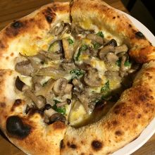 キノコのピザ
