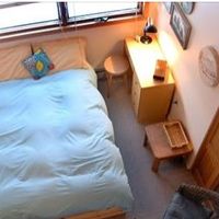 ロフトから撮影した客室。ロフトにもベッドあり。