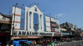 マリオボロ通り沿いのショッピングモール