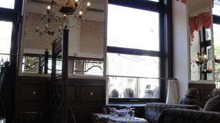 ホテルザッハーの１階とわかりやすく利用しやすい