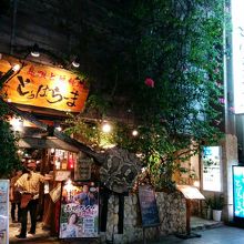 夜間の国際通りにて