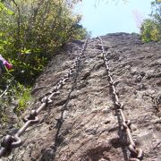 鎖場を越えてブナとササの稜線を歩く　莇ヶ岳から弟見山へ縦走