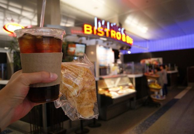 出国前のコーヒータイム（ターミナルリニューアルに伴い閉店）