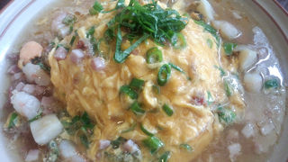 オムライスや焼きカレーなどメニューが多彩で悩んでしまいます