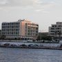 ギリシャ・アテネ・エーゲ海に行くフェリーの港、ラフィーネにあるホテル・アヴラ