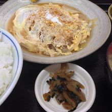 カツ玉子煮定食です！