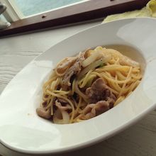 三田ポークとじゃがいものオイルソースパスタ