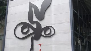 奇抜な作品に出会える