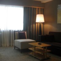 客室に入ると、まずはリビングルーム