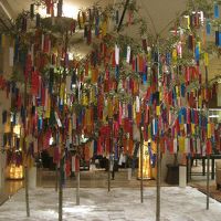 ロビーには四季折々の飾り付け…今月は七夕です