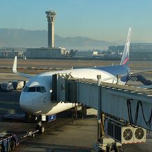 サンチャゴ→イースター島行きのラン航空機。