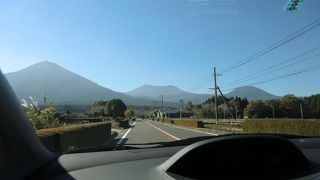 霧島火山の中ではちょっと不思議な山です。