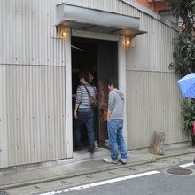 席が空いたら順序通りにご案内