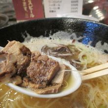 替え玉はありあません。　麺は細麺　自家製麺だそうです。