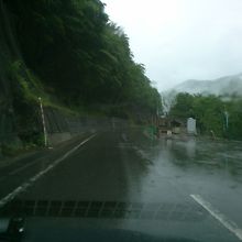 雨が降っていました