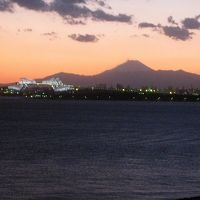 遠くには東京ゲートブリッジ 、そして富士山のシルエット