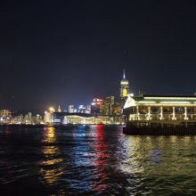 船から見た香港島側の夜景です