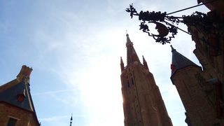 高い塔のある教会