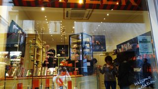 小さい店内に美味しいチョコ